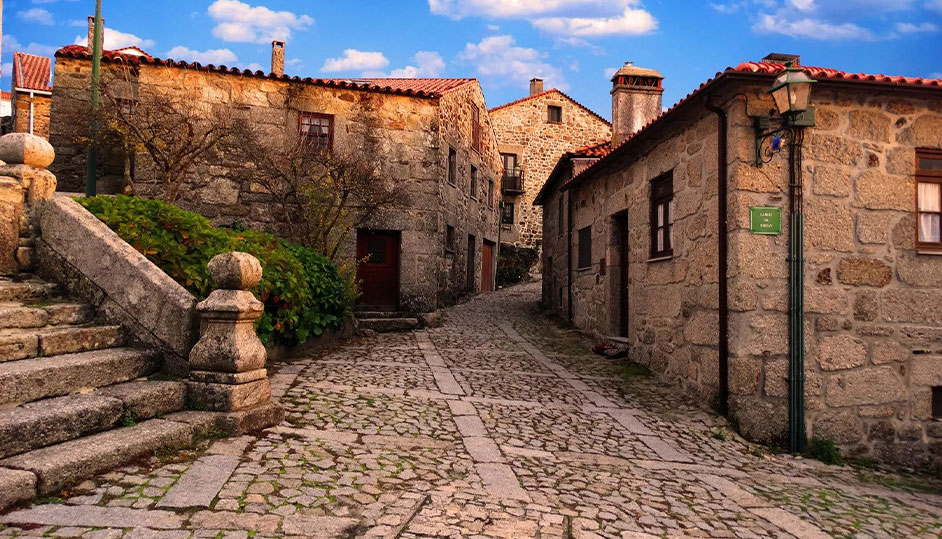 Aldeias Históricas a Visitar em Portugal: Uma Viagem ao Passado com a Carfast Aldeias Históricas a Visitar em Portugal: Uma Viagem ao Passado com a Carfast