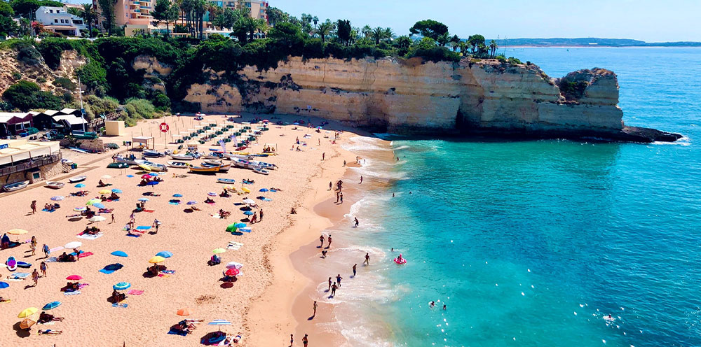 Portugal continua a conquistar turistas: descubra porquê e explore o país com a CARFAST